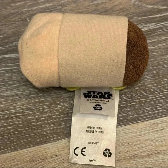 Disney Store Tsum Tsum Yoda Jedi Master Star Wars 3.5" Stackable Mini Plush - Picture 5 of 11